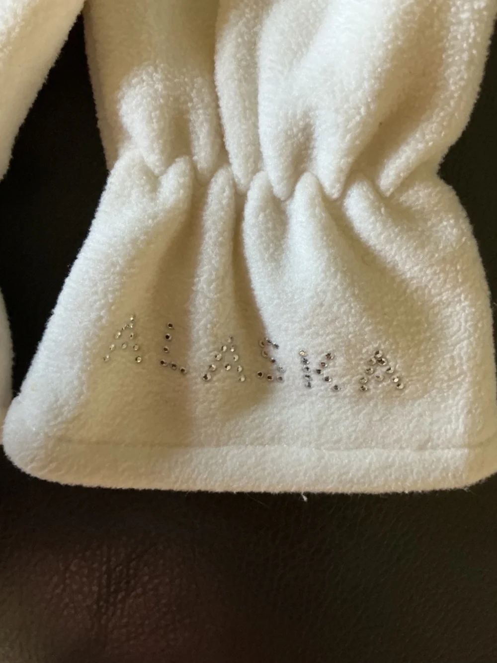 Cream fleece Alaska gloves